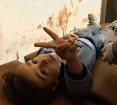 Syria - Children - Boy in hospital with V-sign - S Days of Rage - 19-2-2013 -